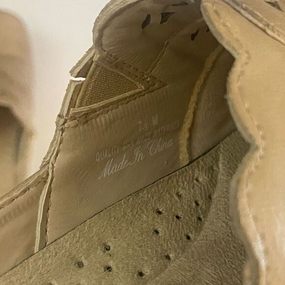 East Street Women’s Beige Slip On Flats Clogs Size 7.5 - Picture 6 of 8